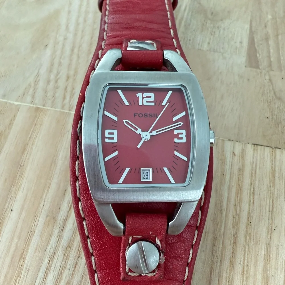 Fossil ladies silver tone barrel shaped red leather watch NEW BATTERY